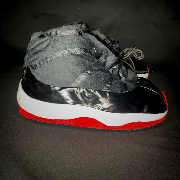 Jordan 11 SLIPPERS - Picture 1 of 2